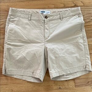 Old Navy khaki shorts Bermudas 16